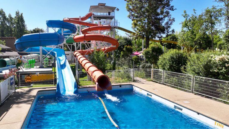 Salida del tobogán Anaconda sobre la piscina de llegada